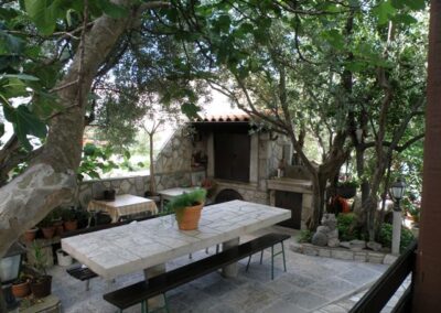 Apartman Ostojić 1/2 - terasa sa kaminom